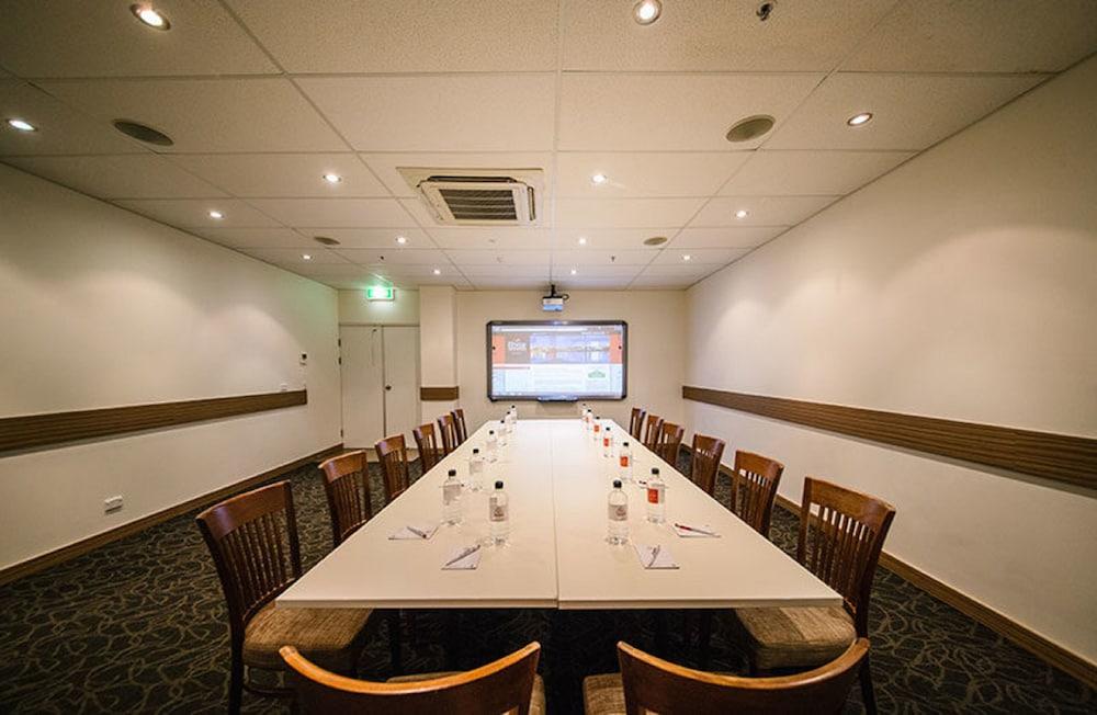 Edge Apartment Hotel Rockhampton Bagian luar foto