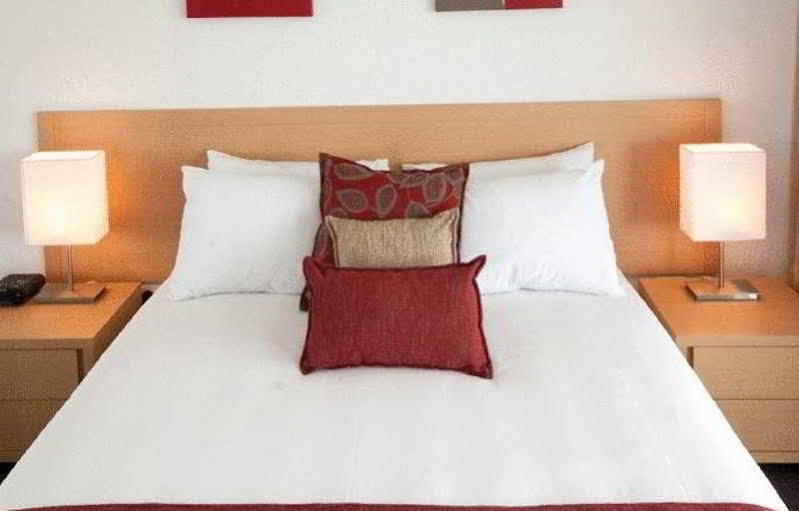 Edge Apartment Hotel Rockhampton Bagian luar foto